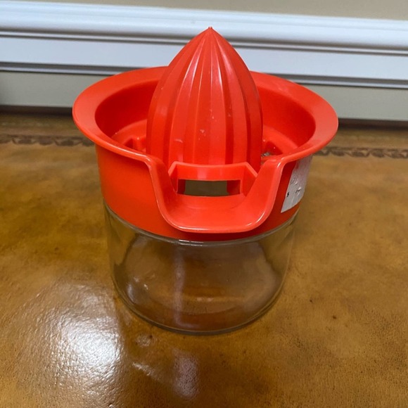 Vintage Glass Manual Citrus Juicer - Picture 1 of 4